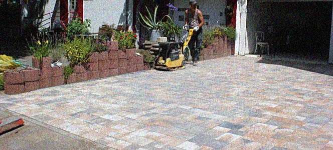 Pflasterarbeiten mit Naturstein oder Beton